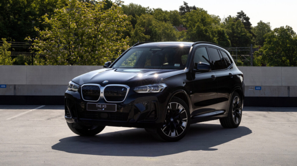 Nästan nya BMW iX3